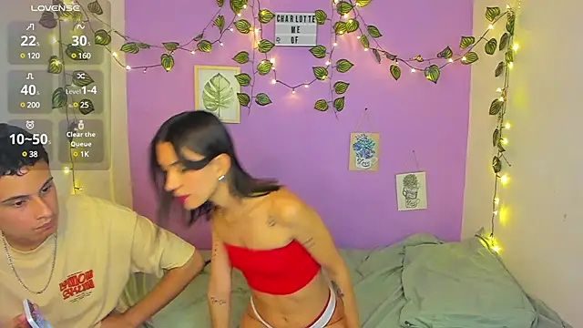 Snapshot of charlottte_queen chatting on December 6, 2024, 11:30 pm charlottte queen online show from December 6, 2024, 11:30 pm