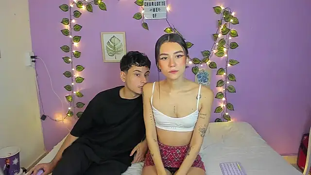 Snapshot of charlottte_queen chatting on March 14, 2025, 9:10 pm charlottte queen online show from March 14, 2025, 9:10 pm