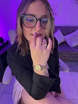 Snapshot of Megan_lu2 chatting on February 28, 2026, 6:24 am Megan lu2 online show from February 28, 2026, 6:24 am