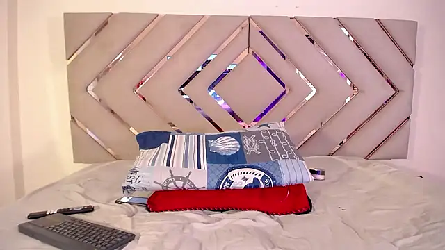 Snapshot of Raven_foxter1 chatting on January 9, 2026, 9:00 pm Raven foxter1 online show from January 9, 2026, 9:00 pm