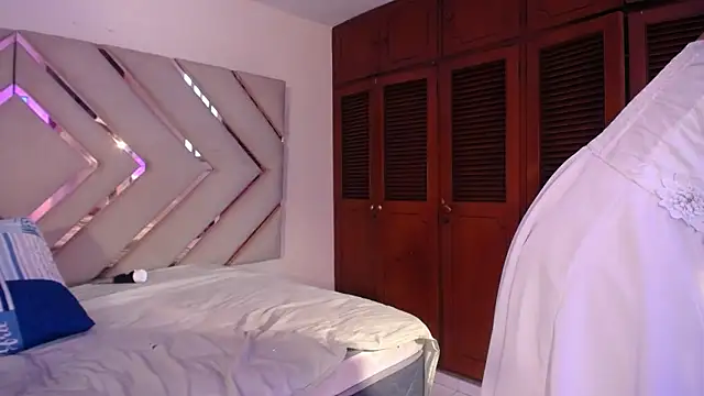 Snapshot of Raven_foxter1 chatting on November 29, 2025, 9:04 pm Raven foxter1 online show from November 29, 2025, 9:04 pm