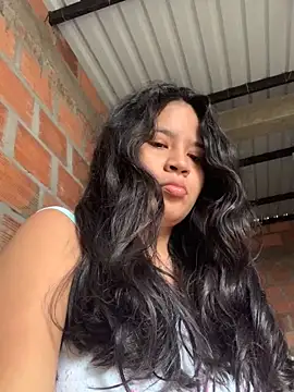 Snapshot of moncerrat_luna chatting on February 19, 2025, 1:39 pm moncerrat luna online show from February 19, 2025, 1:39 pm