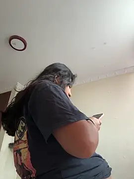 Snapshot of moncerrat_luna chatting on October 20, 2025, 7:36 pm moncerrat luna online show from October 20, 2025, 7:36 pm