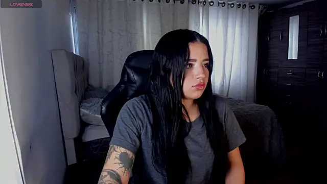 Snapshot of aliice_walker_ chatting on June 1, 2026, 9:25 pm aliice walker online show from June 1, 2026, 9:25 pm