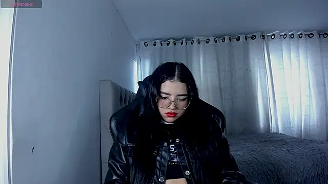 Snapshot of aliice_walker_ chatting on June 18, 2026, 9:42 pm aliice walker online show from June 18, 2026, 9:42 pm
