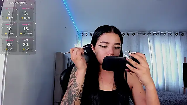 Snapshot of aliice_walker_ chatting on November 18, 2025, 4:43 pm aliice walker online show from November 18, 2025, 4:43 pm