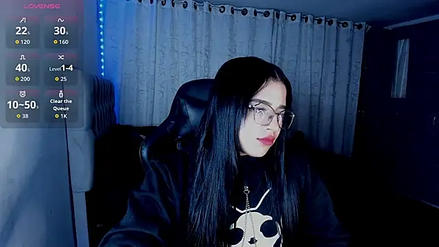 Snapshot of aliice_walker_ chatting on December 14, 2025, 3:35 am aliice walker online show from December 14, 2025, 3:35 am