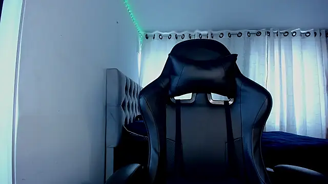 Snapshot of aliice_walker_ chatting on October 28, 2025, 12:59 pm aliice walker online show from October 28, 2025, 12:59 pm