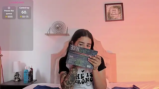 Snapshot of aliice_walker_ chatting on January 27, 2025, 2:46 pm aliice walker online show from January 27, 2025, 2:46 pm