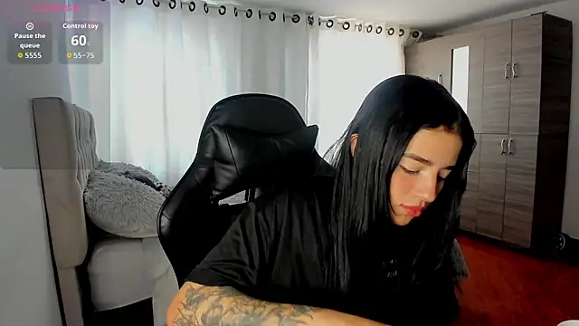 Snapshot of aliice_walker_ chatting on December 3, 2025, 4:06 pm aliice walker online show from December 3, 2025, 4:06 pm