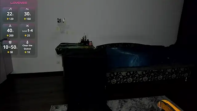 Snapshot of KitsuneRem chatting on December 6, 2024, 7:39 pm KitsuneRem online show from December 6, 2024, 7:39 pm