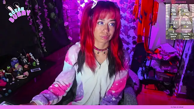 Snapshot of Roxanbunny1 chatting on February 18, 2025, 7:43 am Roxanbunny1 online show from February 18, 2025, 7:43 am