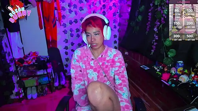 Snapshot of Roxanbunny1 chatting on March 19, 2025, 6:03 am Roxanbunny1 online show from March 19, 2025, 6:03 am