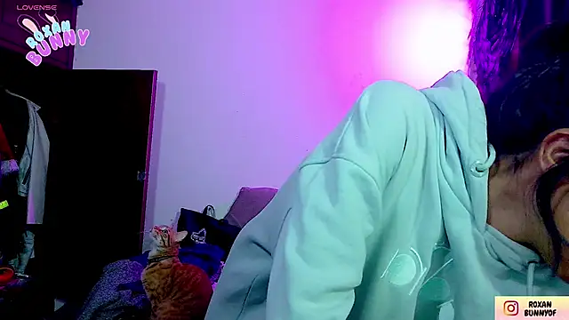 Snapshot of Roxanbunny1 chatting on November 12, 2025, 3:32 am Roxanbunny1 online show from November 12, 2025, 3:32 am