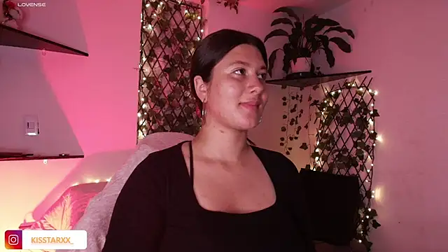 Snapshot of kisstarxxx chatting on July 2, 2026, 3:23 am kisstarxxx online show from July 2, 2026, 3:23 am