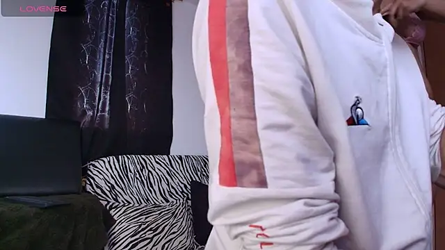 kisstarxxx online show from December 18, 2025, 9:07 pm