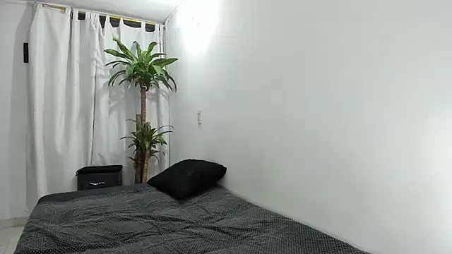 Lia-y-felipe online show from February 26, 2026, 11:49 pm