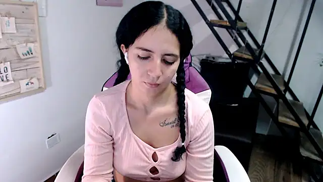 samantha baby  online show from January 17, 2026, 4:32 pm