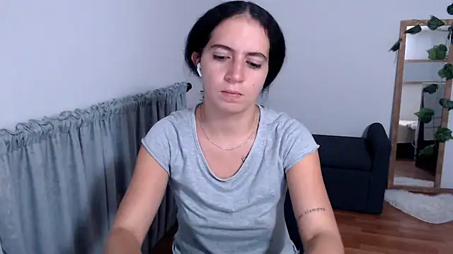 samantha baby  online show from November 21, 2025, 5:17 am