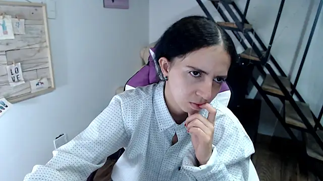 samantha baby  online show from October 29, 2025, 5:23 pm