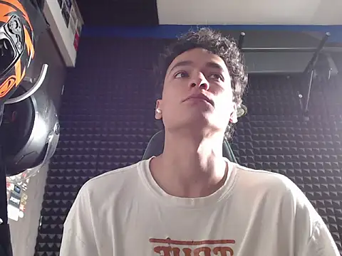 Curly Angel24 online show from May 4, 2026, 1:25 pm