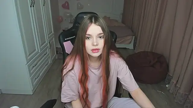 Snapshot of lil_cassie chatting on February 23, 2026, 5:19 am lil cassie online show from February 23, 2026, 5:19 am