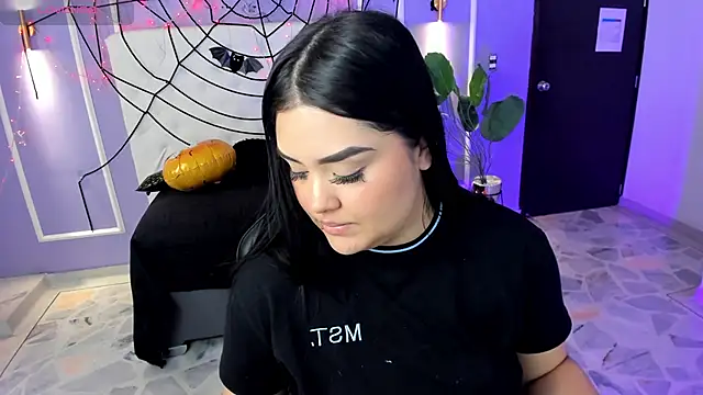 martinasaez online show from October 29, 2025, 8:08 pm