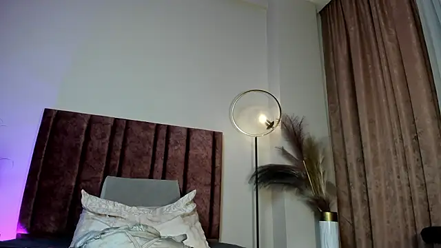 NoraDasilva online show from March 13, 2026, 12:04 am