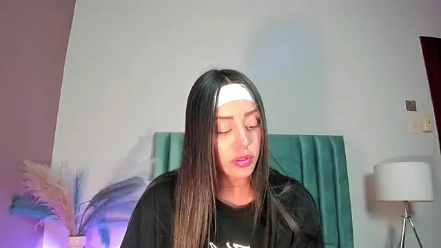 NoraDasilva online show from February 10, 2026, 11:15 pm