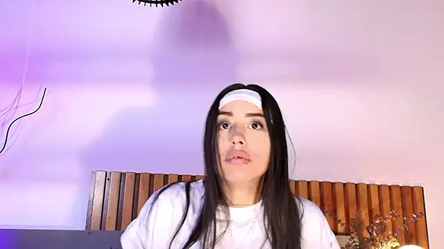 NoraDasilva online show from September 15, 2025, 1:33 pm