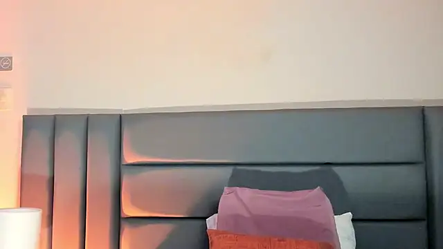 NoraDasilva online show from November 18, 2025, 8:23 pm