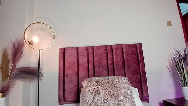 NoraDasilva online show from February 25, 2026, 7:03 pm