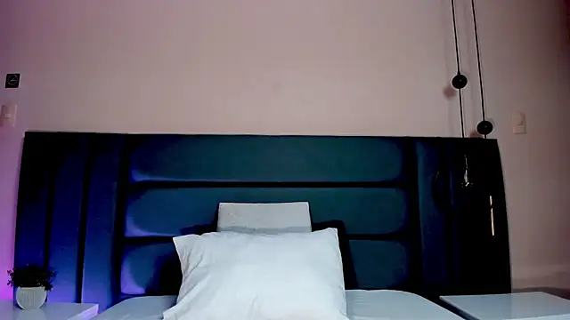 NoraDasilva online show from March 25, 2026, 12:33 am