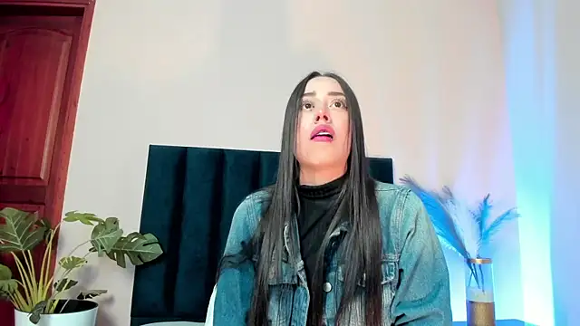 NoraDasilva online show from January 10, 2026, 11:55 pm