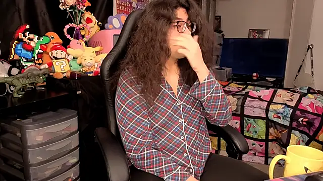 Snapshot of ShinyCherub chatting on October 28, 2025, 11:09 am ShinyCherub online show from October 28, 2025, 11:09 am