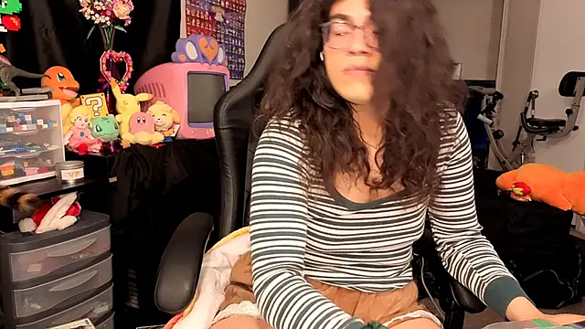 Snapshot of ShinyCherub chatting on October 17, 2025, 10:29 am ShinyCherub online show from October 17, 2025, 10:29 am