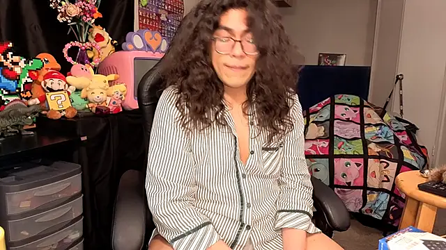 Snapshot of ShinyCherub chatting on October 29, 2025, 12:26 pm ShinyCherub online show from October 29, 2025, 12:26 pm