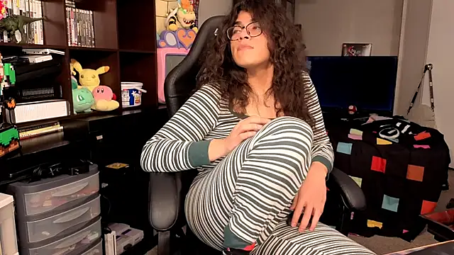 Snapshot of ShinyCherub chatting on November 7, 2025, 1:21 am ShinyCherub online show from November 7, 2025, 1:21 am