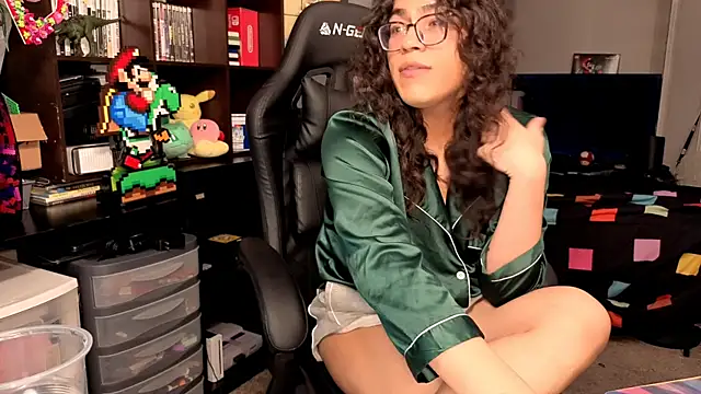 Snapshot of ShinyCherub chatting on November 8, 2025, 1:36 pm ShinyCherub online show from November 8, 2025, 1:36 pm