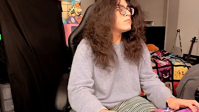 Snapshot of ShinyCherub chatting on December 2, 2025, 11:12 am ShinyCherub online show from December 2, 2025, 11:12 am