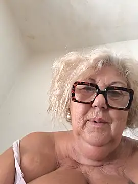 Snapshot of Merilulla chatting on July 9, 2026, 10:26 am Merilulla online show from July 9, 2026, 10:26 am
