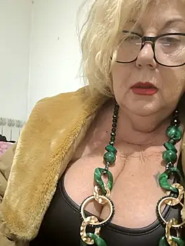 Snapshot of Merilulla chatting on November 26, 2025, 2:44 am Merilulla online show from November 26, 2025, 2:44 am