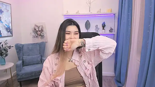 AnneTLi online show from January 13, 2026, 3:43 am