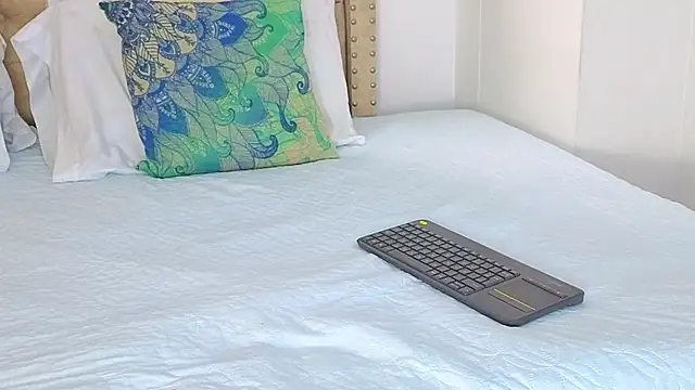 KeryHillson online show from October 27, 2025, 1:45 pm