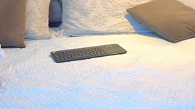 KeryHillson online show from November 10, 2025, 11:59 am