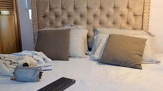 KeryHillson online show from January 18, 2026, 1:58 pm