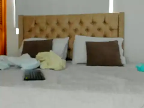 KeryHillson online show from October 1, 2025, 12:31 pm