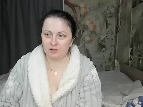 Snapshot of Lillian2 chatting on April 13, 2026, 8:02 pm Lillian2 online show from April 13, 2026, 8:02 pm