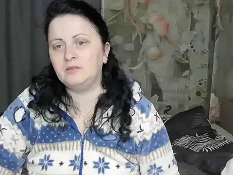 Snapshot of Lillian2 chatting on April 28, 2026, 8:13 pm Lillian2 online show from April 28, 2026, 8:13 pm