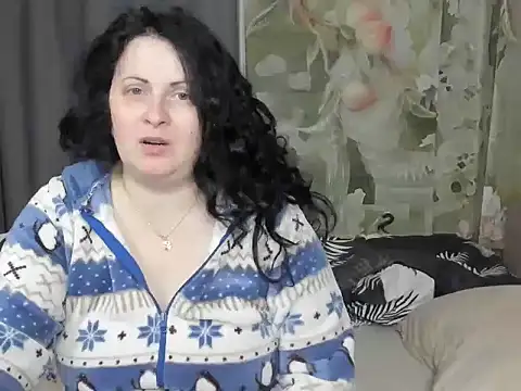 Snapshot of Lillian2 chatting on May 1, 2026, 1:43 am Lillian2 online show from May 1, 2026, 1:43 am
